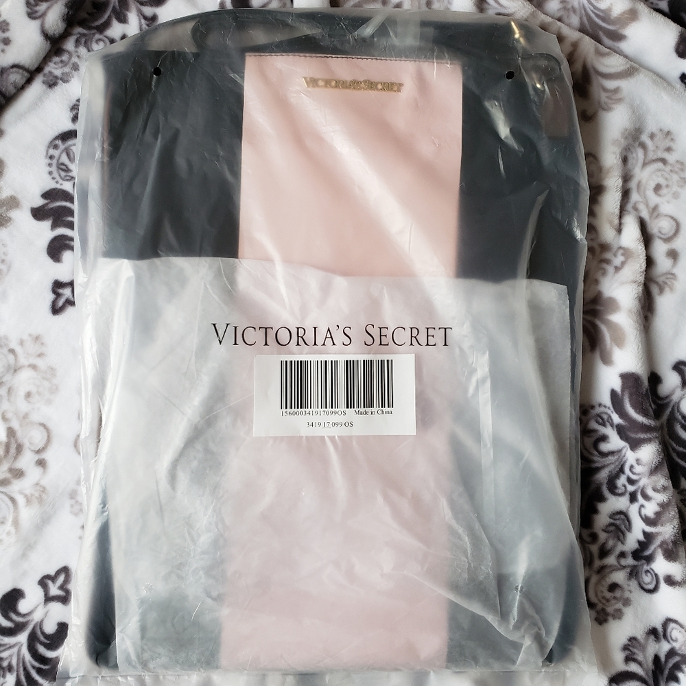 🌺  NWT! Victoria's Secret Crossbody Purse 🌺